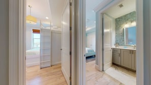 13 Schlafzimmer, Bügeleisen/Bügelbrett, Reisekinderbett