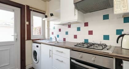 Comfy Home with King Bed close to Asda & Sefton Park, 500Mb Fast unshared WIFI !