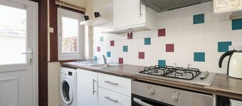 Comfy Home with King Bed close to Asda & Sefton Park, Fast unshared WIFI !