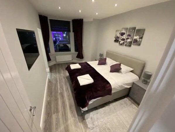 2 bedrooms, iron/ironing board, WiFi, bed sheets