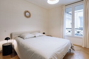2 chambres, bureau, accès Internet, draps fournis