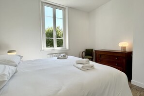 3 chambres, fer et planche Ă repasser, Wi-Fi, draps fournis
