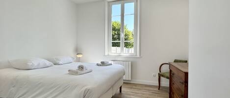 3 slaapkamers, een strijkplank/strijkijzer, wifi, beddengoed