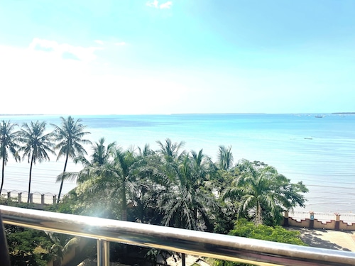 Sunny Waterfront Apartment