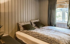 4 bedrooms, travel cot, free WiFi