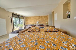 Fer et planche à repasser, lit parapluie, Wi-Fi gratuit