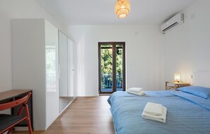 1 chambre, lit parapluie, Wi-Fi gratuit, draps fournis