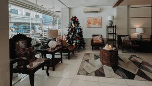 Lobby sitting area - Fuente Pension House (Cebu)