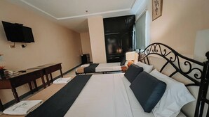 Deluxe Suite, Multiple Beds | Hypo-allergenic bedding available, WiFi (free) - Fuente Pension House (Cebu)