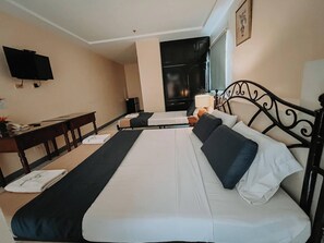 Deluxe-Suite, Mehrere Betten | 1 Schlafzimmer, Allergikerbettwaren, kostenloses WLAN