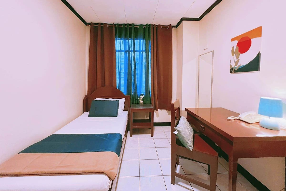 Chambre Simple Standard, 1 lit une place | Literie hypoallergénique, Wi-Fi gratuit
