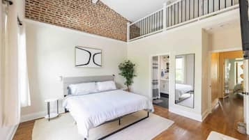 5 bedrooms, desk, iron/ironing board, free WiFi