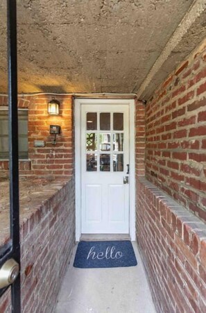 Exterior detail - Historic NW DC Rowhome + Hot Tub 5 bed/3.5 bath (Washington)