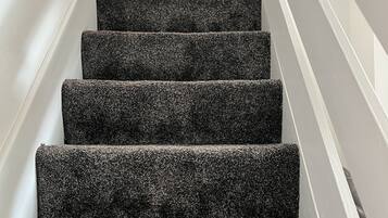 Nhà tiện nghi đơn giản, phòng tắm riêng (Warrington Lane) | Nội thất