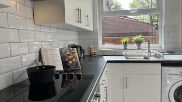 Comfort-Haus, eigenes Bad (Warrington Lane) | Gemeinschaftsküche