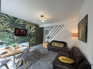 Maison Confort, salle de bains privée (Warrington Lane) | Bar lounge