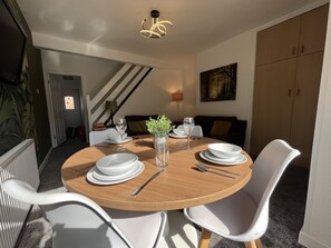 Comfort House, Private Bathroom (Warrington Lane) | Dining - Modernised Central Wigan Townhouse Sleeps up to 6 (Wigan)