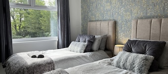 Modernised Central Wigan Townhouse Sleeps up to 6