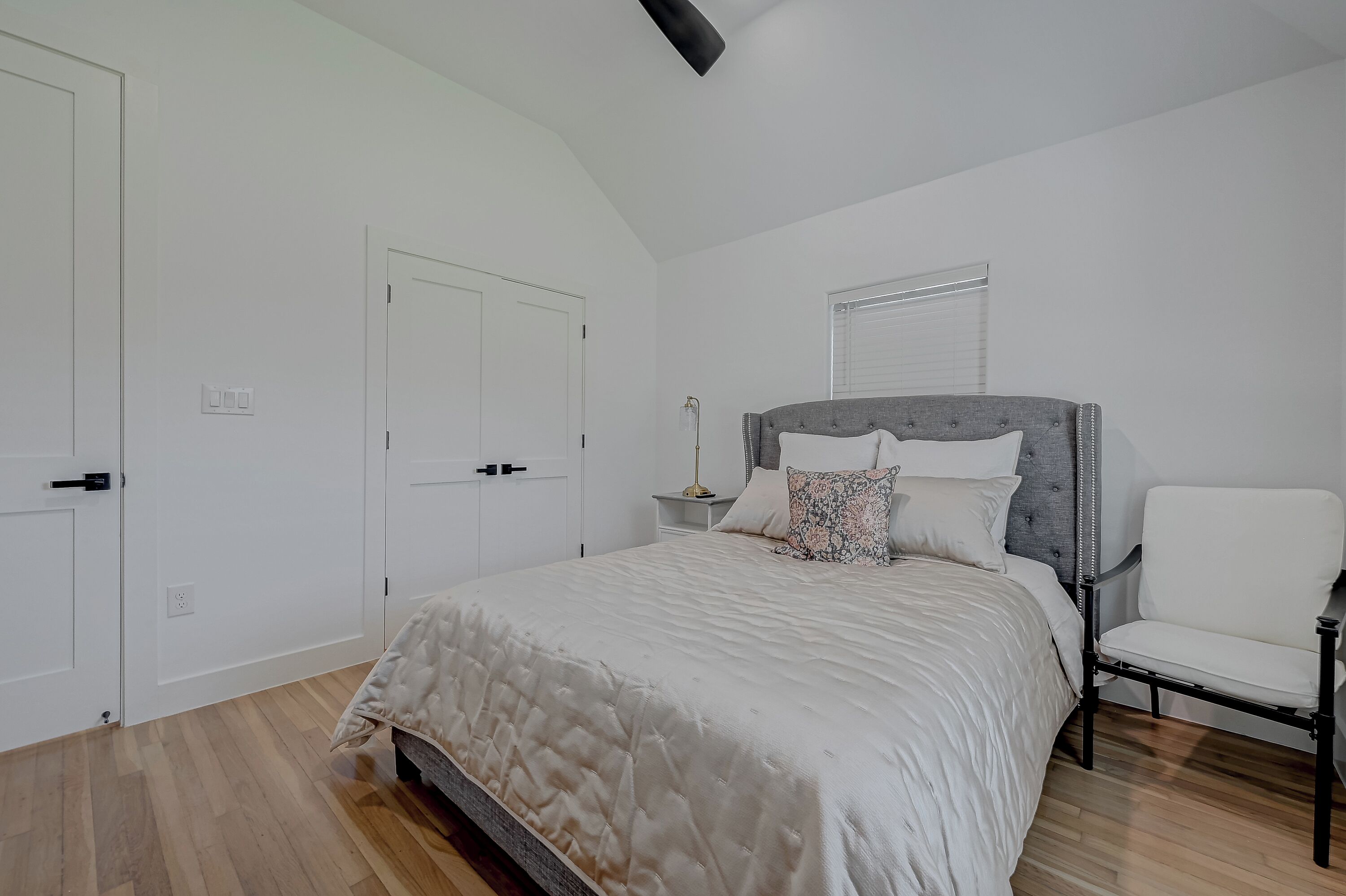 Stylish-Cozy 2-br in Bellaire relaxing home for the family and pet-friendly

