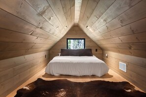 2 bedrooms, travel cot, free WiFi, bed sheets