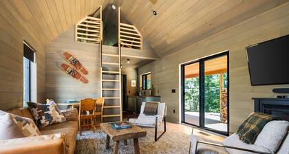 Hidden Acres Vestur Cabin - Ski Getaway - Hot Tub