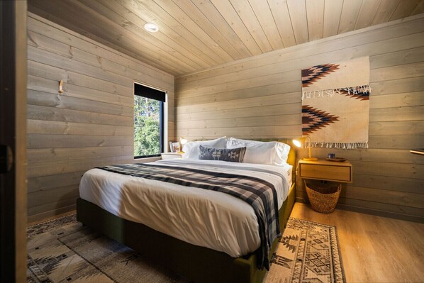 2 bedrooms, travel cot, free WiFi, bed sheets