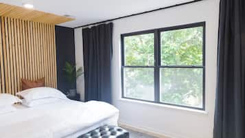 3 bedrooms, desk, iron/ironing board, travel crib