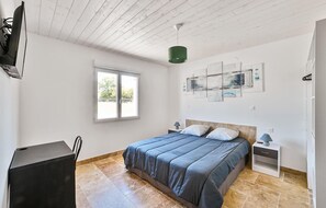 3 soverom, reiseseng for barn, wi-fi (inkludert) og sengetøy