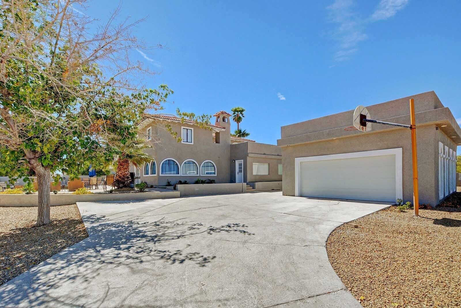 Photo - Private Vacation Villa with Vaulted Ceiling & Spacious Patio - 1646