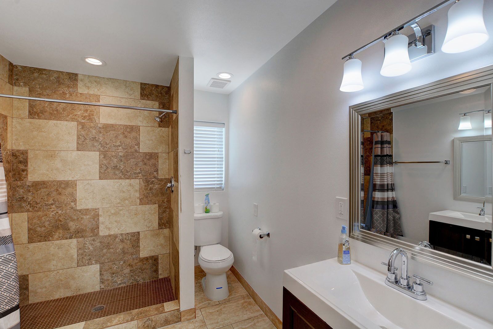 Photo - Private Vacation Villa with Vaulted Ceiling & Spacious Patio - 1646