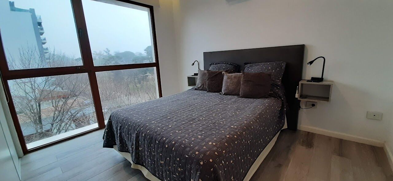 Apartamento exclusivo | Edredones de plumas, caja fuerte, espacio para trabajar con un portátil