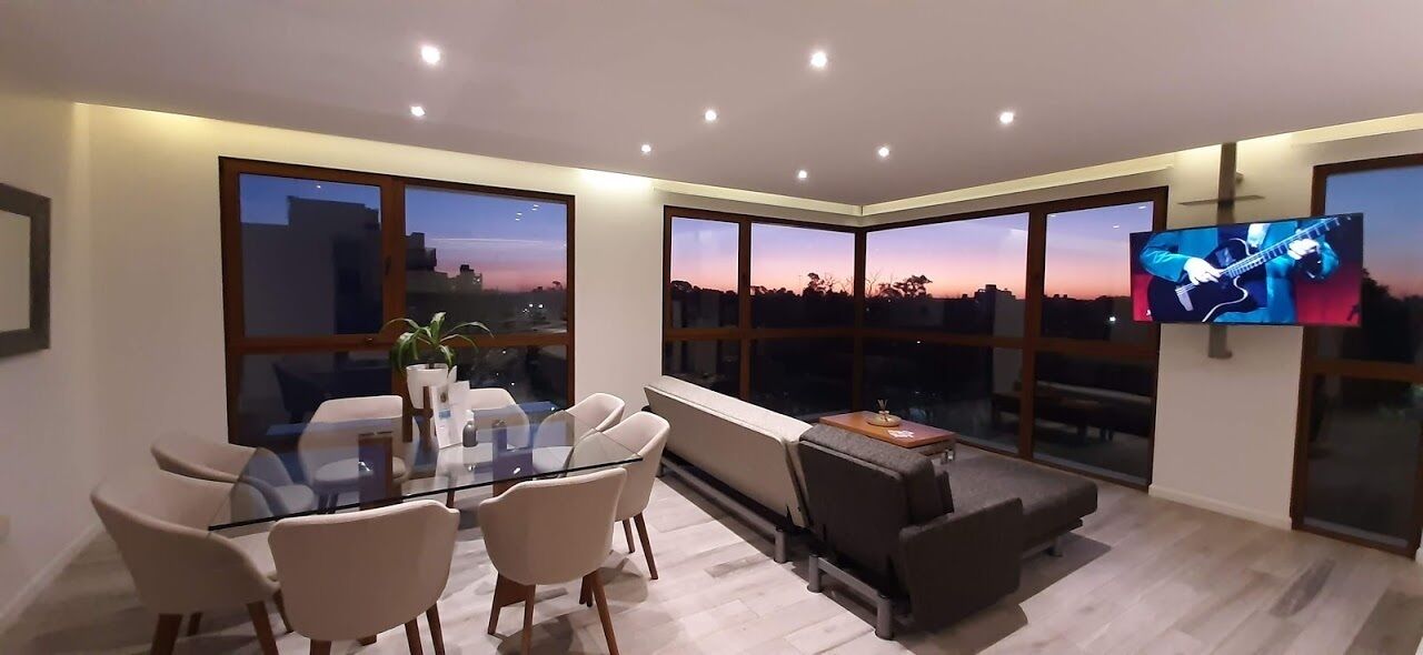 Premium appartement | Woonruimte | Een 32-inch smart-tv met kabelzenders en vloerwarming