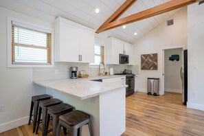 Micro-ondes, four, plaque de cuisson, lave-vaisselle