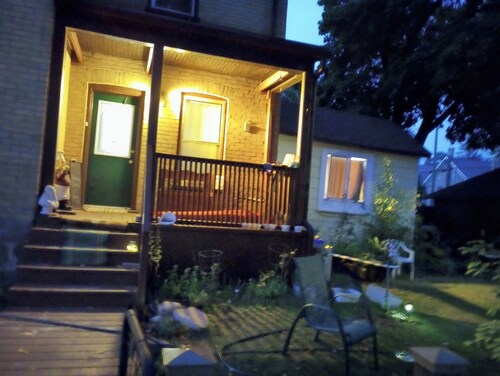 Downtown Peterborough property, lake view; walk to cafes, pubs theatre & beaches