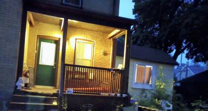 Downtown Peterborough property, lake view; walk to cafes, pubs theatre & beaches