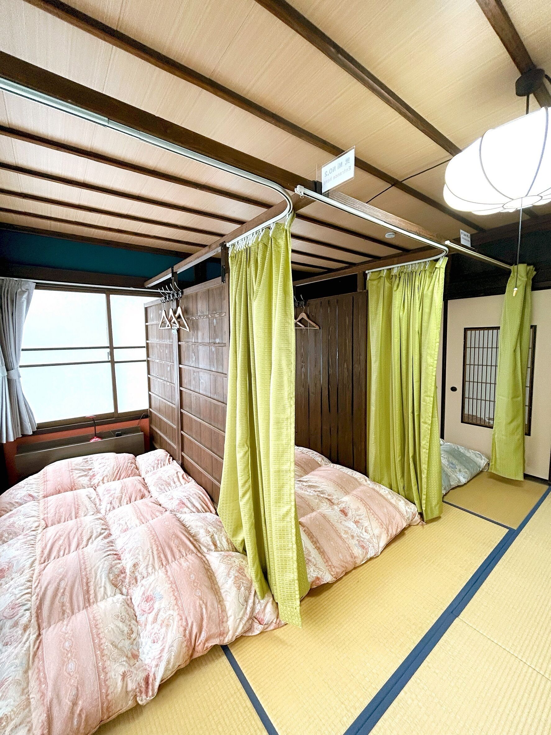 Dormitori compartit tradicional, no fumadors (CHIKIRI Private Room) | Cobrellits, decoració individual, mobiliari individual i escriptori 