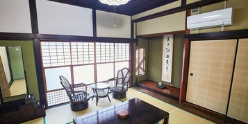 Ebisu Quadruple Room, Non Smoking | Down comforters, individually decorated, individually furnished, desk