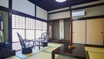 Ebisu Quadruple Room, Non Smoking | Down comforters, individually decorated, individually furnished, desk