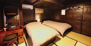 Quarto casal ou duplo tradicional, para não fumantes (TORA Private Room) | Edredons de pluma, individualmente decorados, individualmente mobiliados