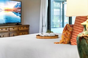 4 slaapkamers, een bureau, een strijkplank/strijkijzer, reisbedje