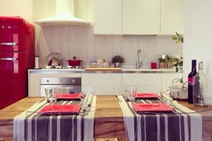 Fridge, oven, stovetop, dishwasher