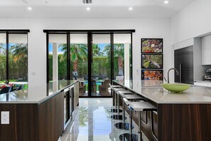 Coffee/tea maker, fridge, microwave, oven - Modern Villa In Guard-Gated Community, Solar, Lap Pool, Spa, Casita, Pizza Oven (Palm Springs)