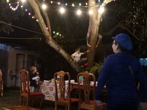 تناول الطعام بالخارج