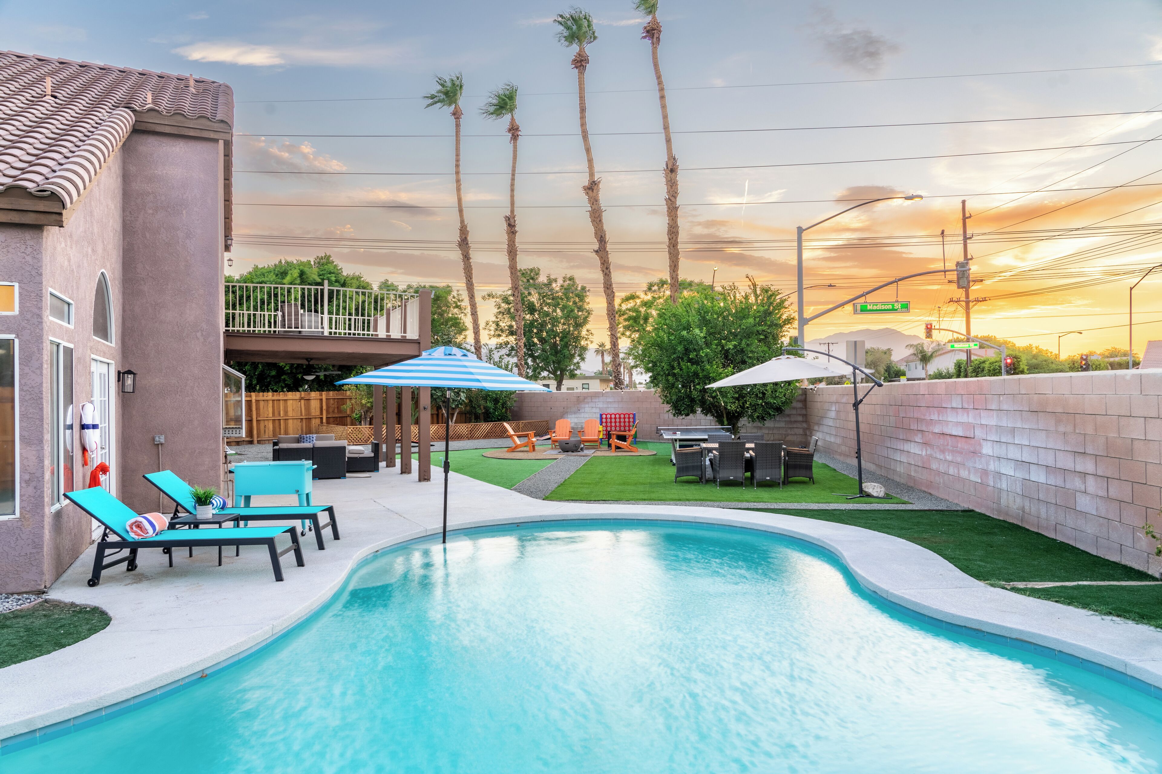 Fun in the Sun, Family/Pet Friendly 5br with Backyard Oasis
