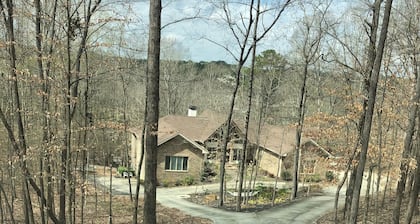Tranquility Hideaway in the Woods, King Beds, Pets Allowed, Handicap Accessible