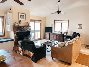 Living area - Bear Paw (Flagstaff)