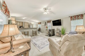 TV, fireplace