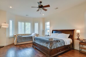 5 Schlafzimmer, Schreibtisch, Bügeleisen/Bügelbrett, WLAN