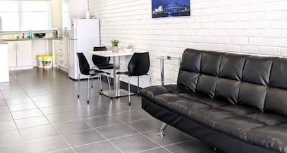 *Promo!* 2-Min to Train Station!