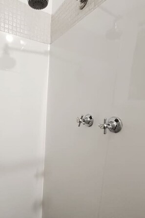 Hair dryer, towels - {Promo!} Next to Train Station, FREE WIFI! (Oak Park)